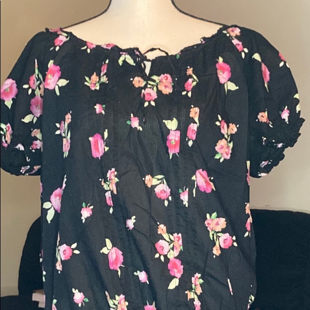 Torrid Floral Short Sleeve Top (Black)